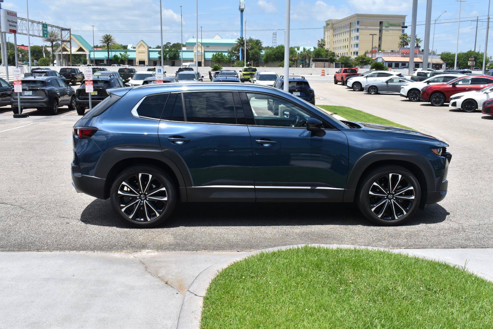 Used 2023 MAZDA CX-50 AWD 2.5 Turbo w/ Premium Pkg image 16