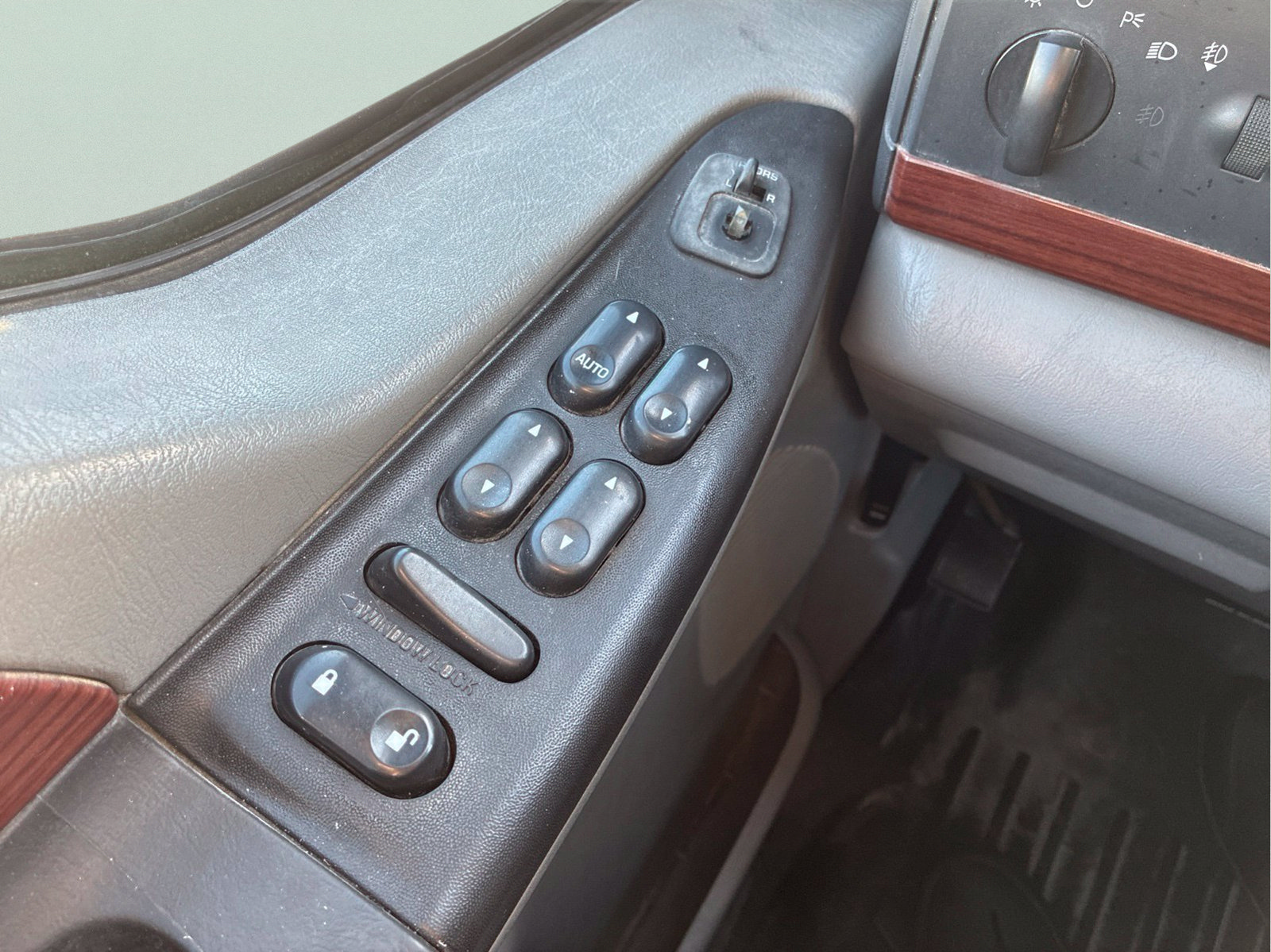 Used 2005 Ford F250 Lariat AWD/4WD image 24