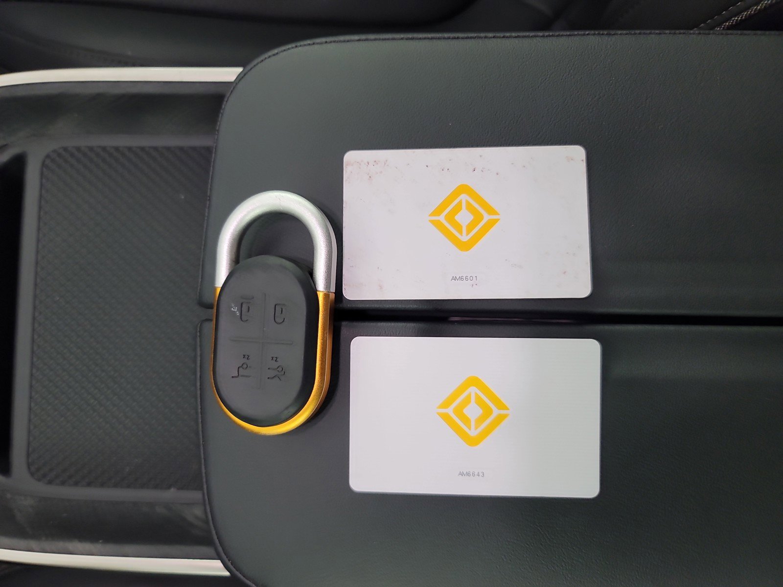 Used 2023 Rivian R1S Adventure image 32