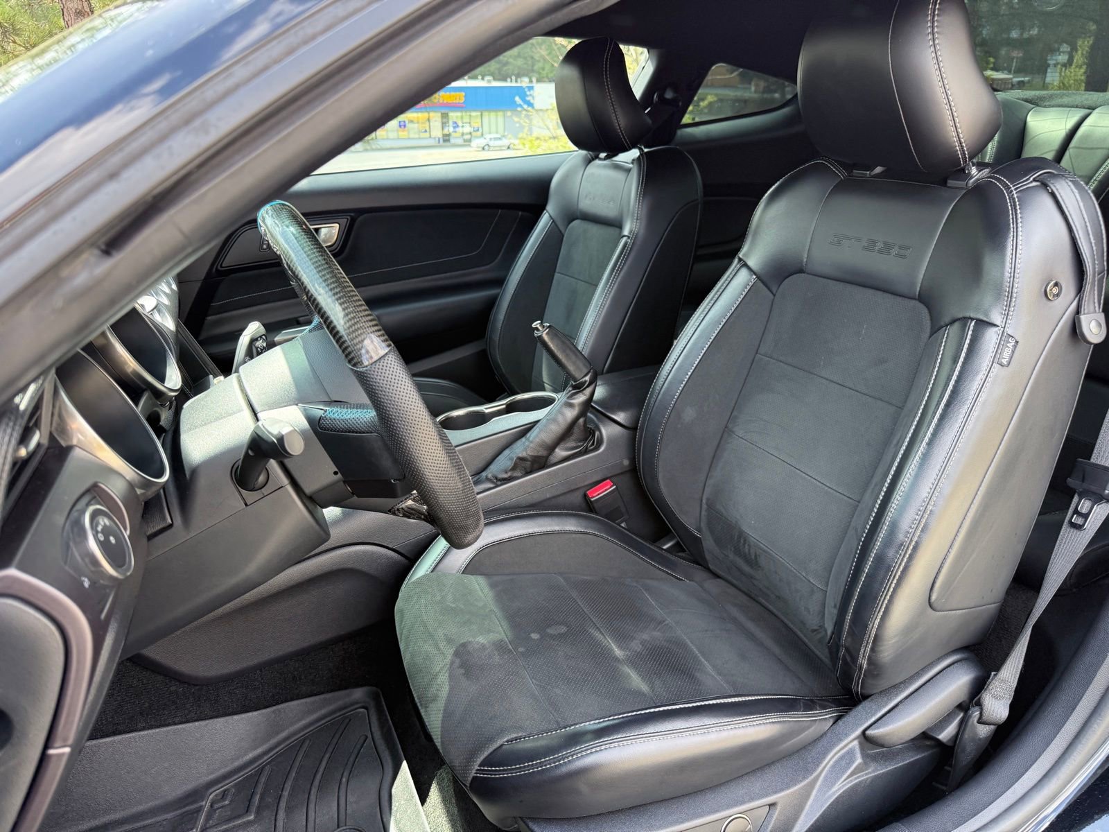 Used 2016 Ford Mustang Shelby GT350 w/ Technology Package image 35