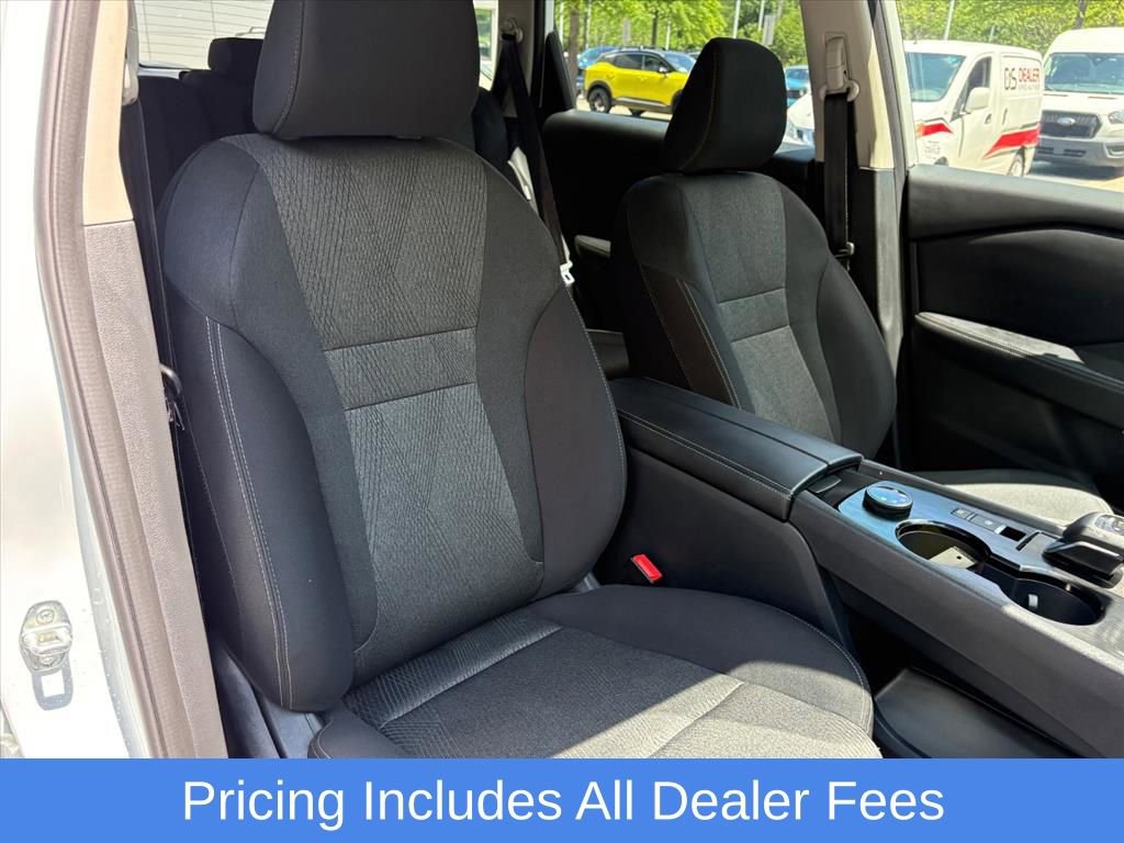 Used 2025 Nissan Rogue SV AWD/4WD image 19