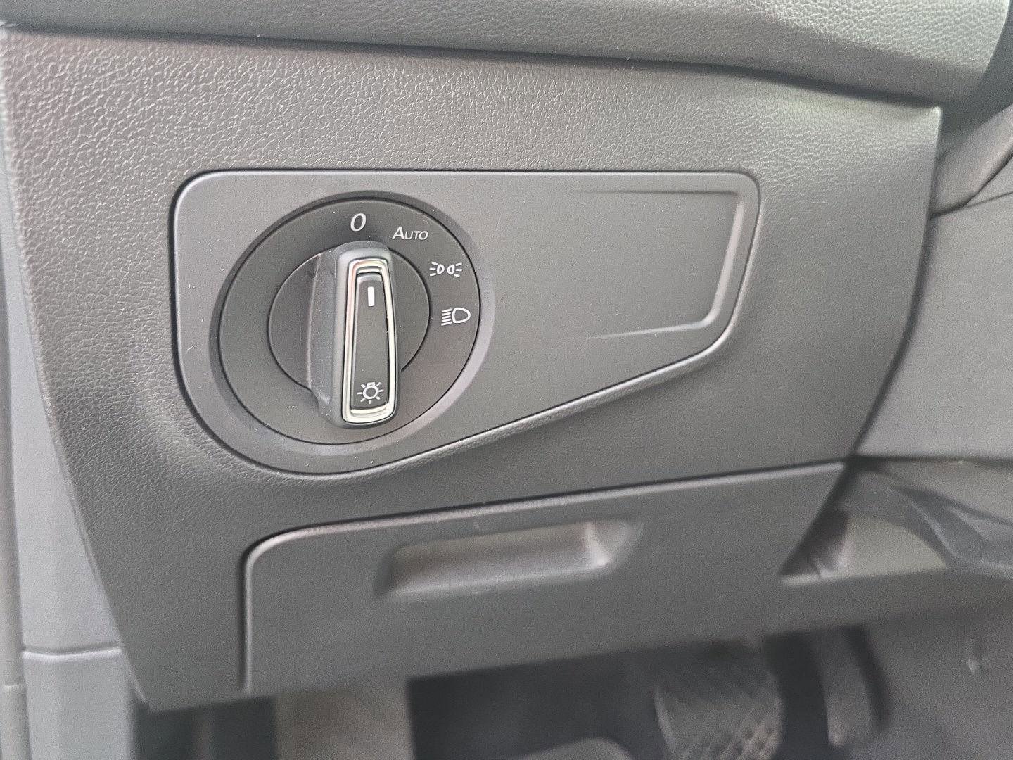 Used 2021 Volkswagen Tiguan SE image 16