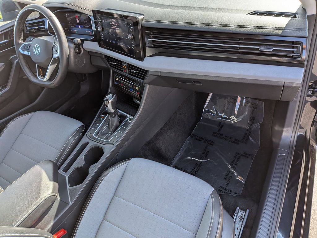 Used 2025 Volkswagen Jetta SE image 31