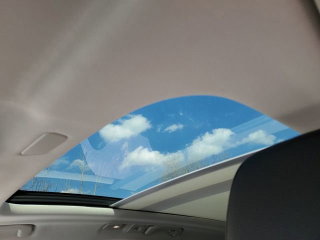 Used 2025 Volvo XC60 B5 Plus image 18