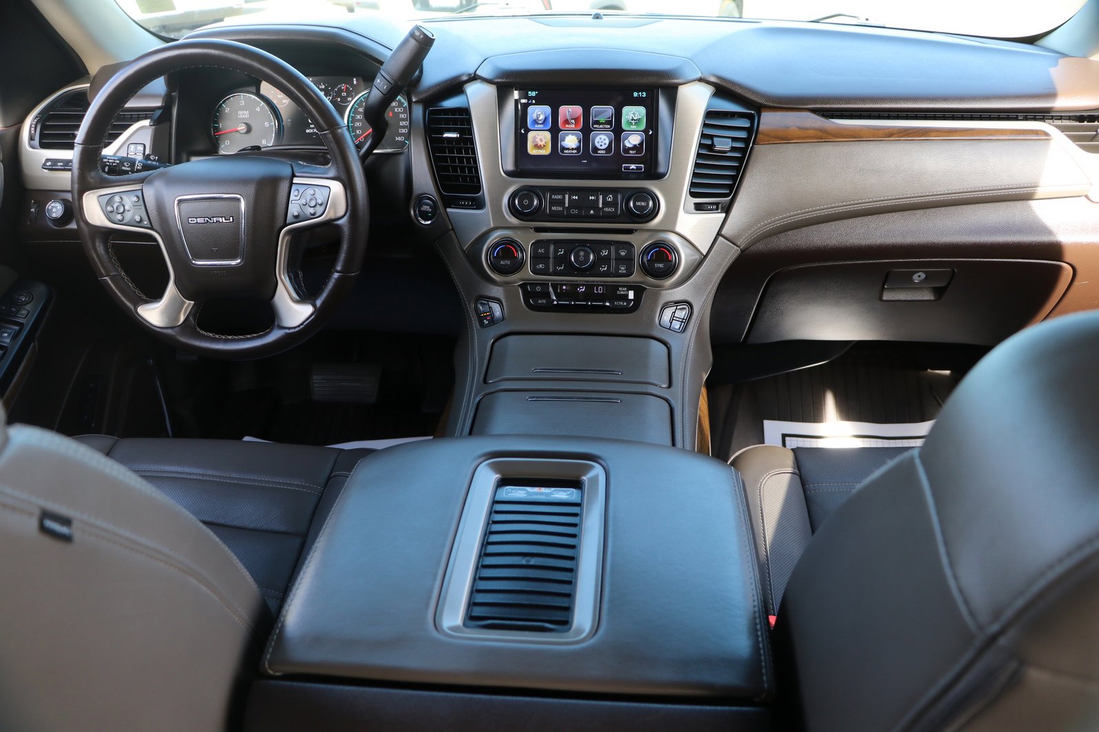Used 2019 GMC Yukon Denali w/ Denali Ultimate Package image 16