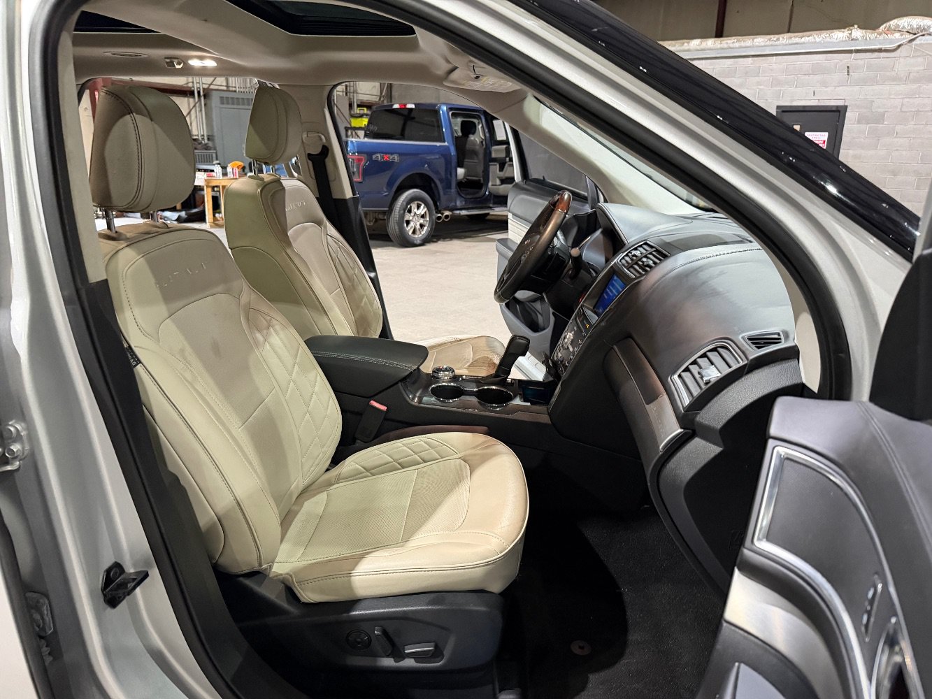 Used 2019 Ford Explorer Platinum AWD/4WD image 26