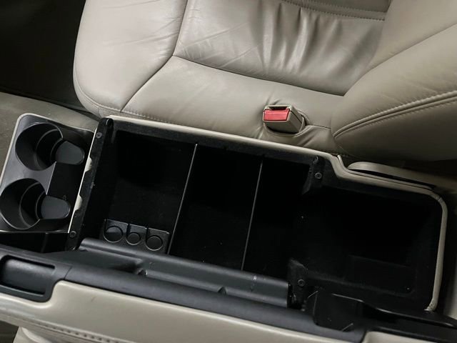 Used 2005 Lincoln Town Car Signature Limited image 37