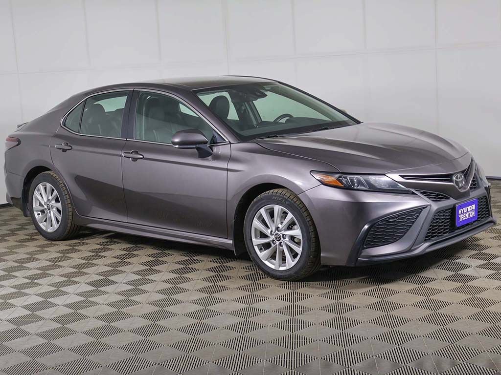 Used 2024 Toyota Camry SE FWD image 2