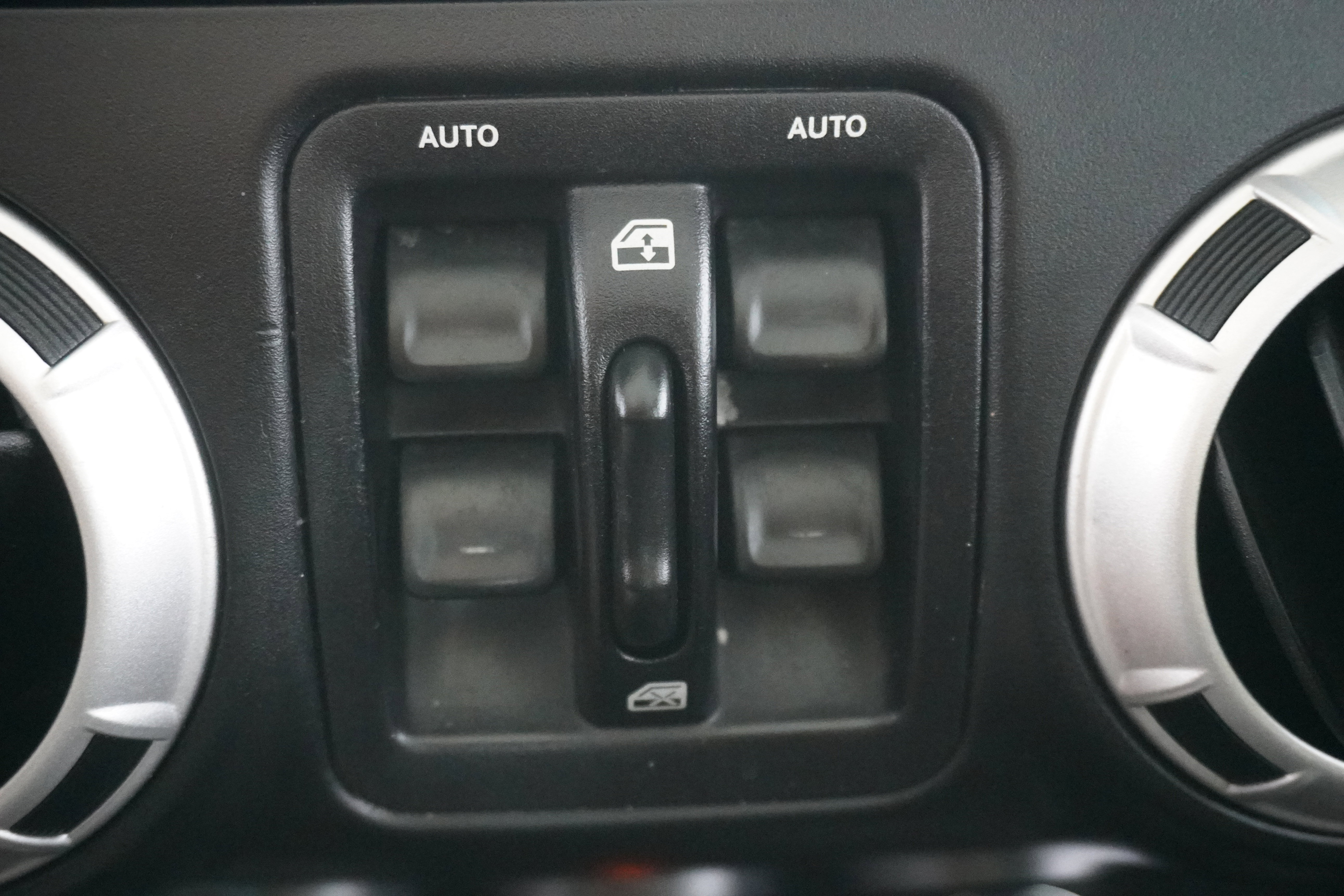 Used 2014 Jeep Wrangler Unlimited Sahara w/ Max Tow Package image 18