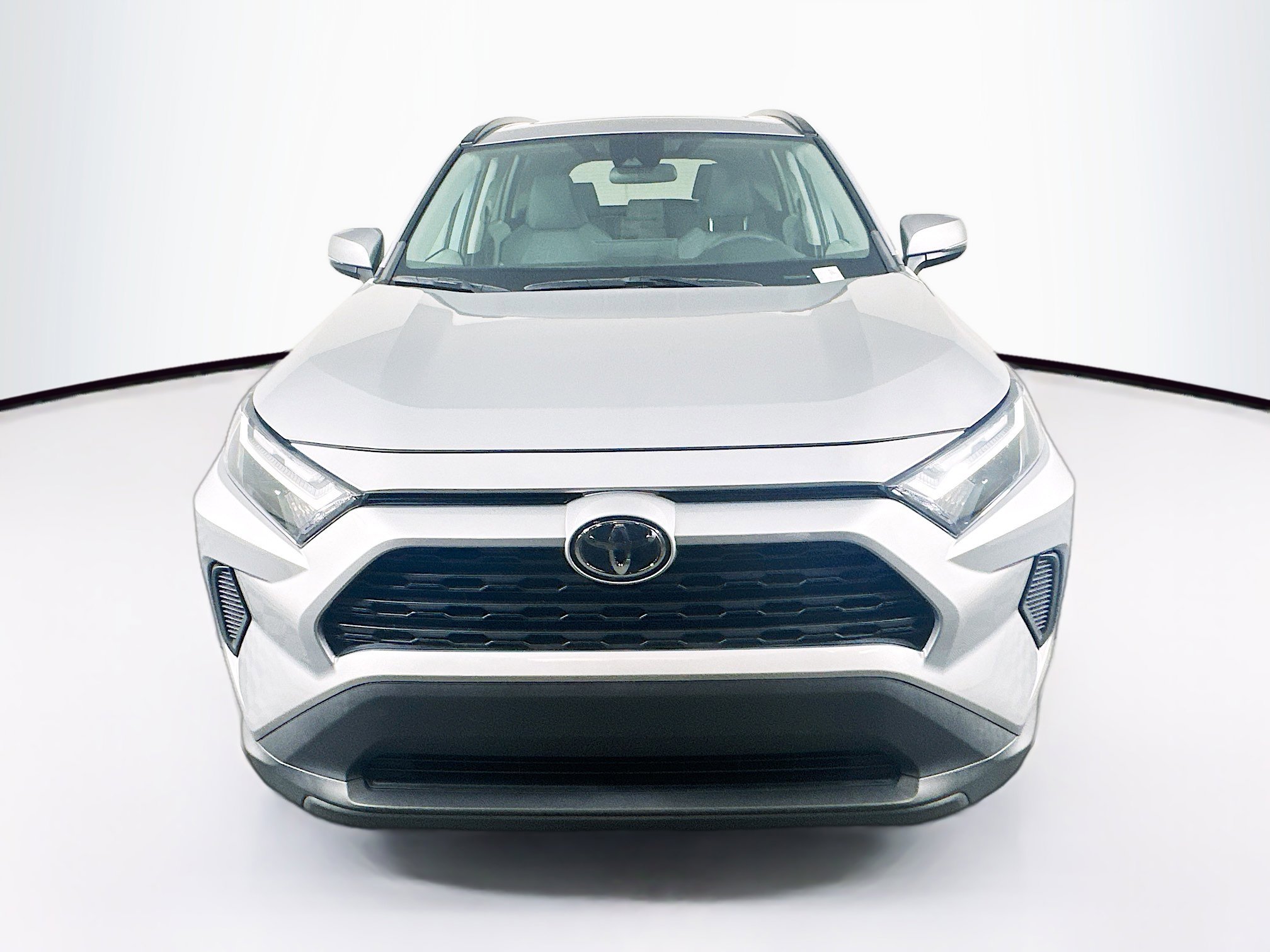 Used 2022 Toyota RAV4 XLE image 2