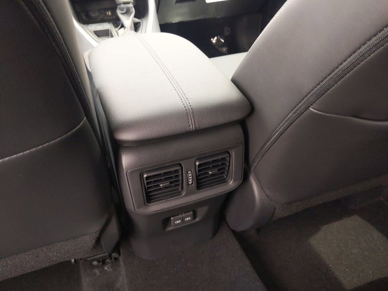 Used 2023 Toyota RAV4 XLE Premium image 18