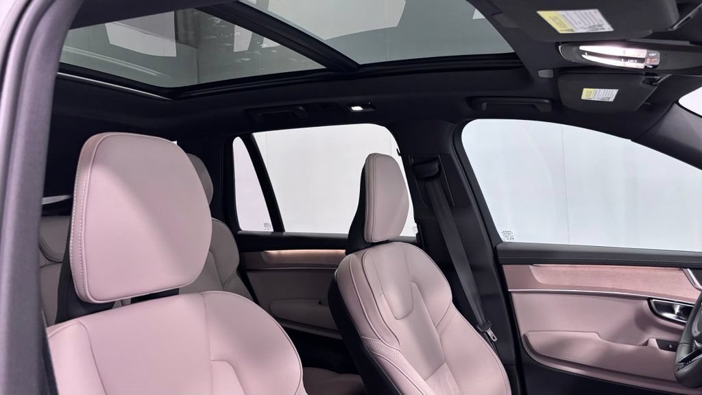 Certified 2025 Volvo XC90 B5 Core w/ Protection Package AWD/4WD image 19
