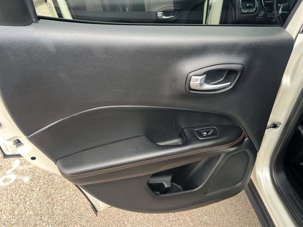 Used 2021 Jeep Compass Limited image 9