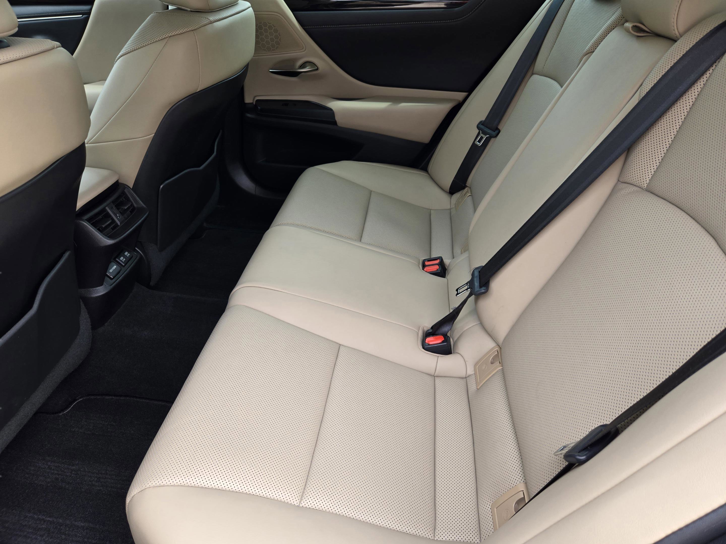 Used 2020 Lexus ES 350 w/ Premium Package image 32