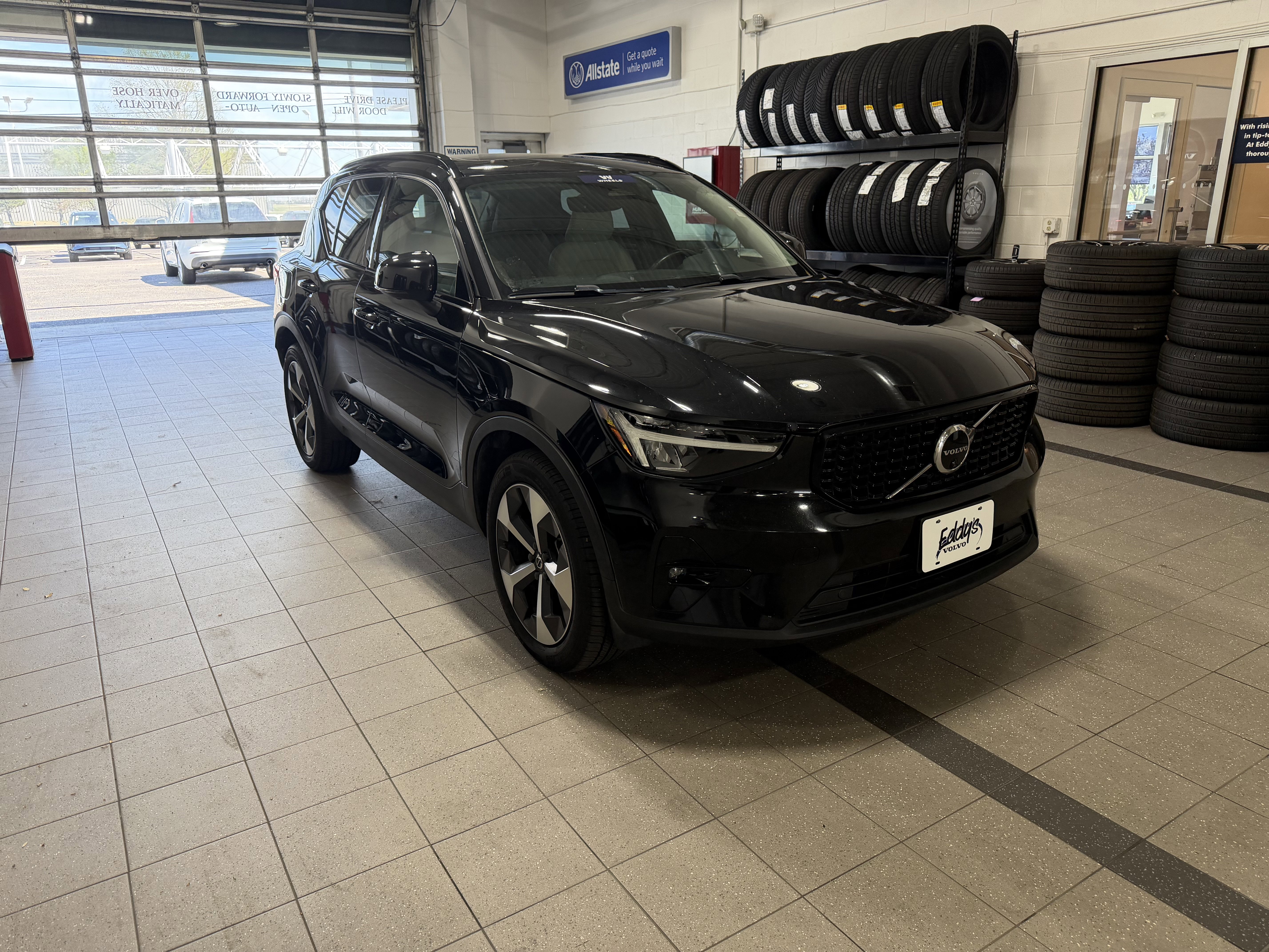 Used 2023 Volvo XC40 B4 Ultimate