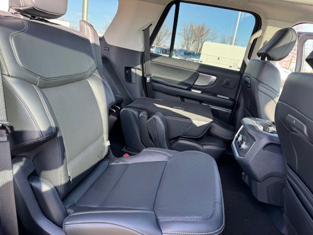 Used 2025 Ford Expedition Platinum w/ Driver's Package image 38