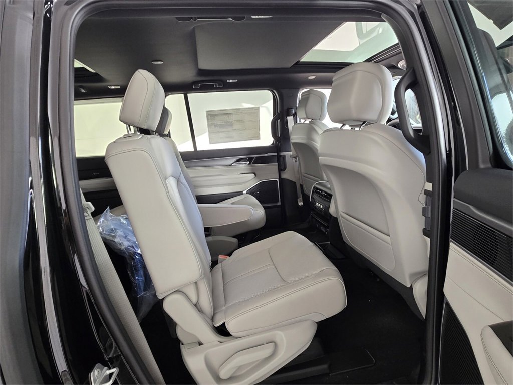 New 2025 Jeep Wagoneer L Series II image 17