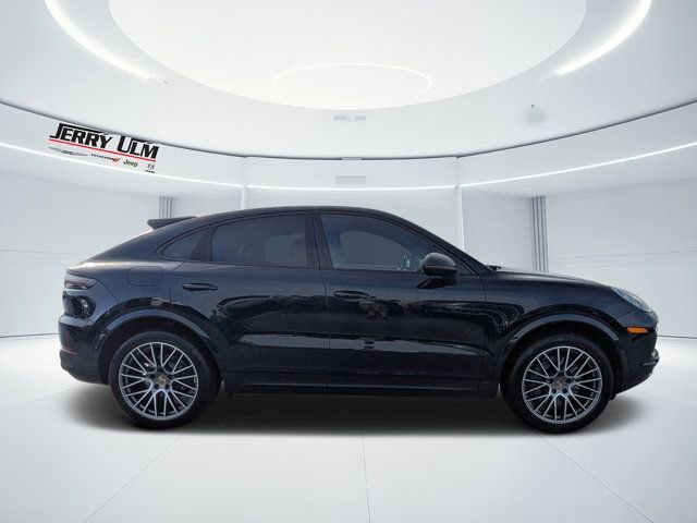 Used 2022 Porsche Cayenne S Platinum image 2