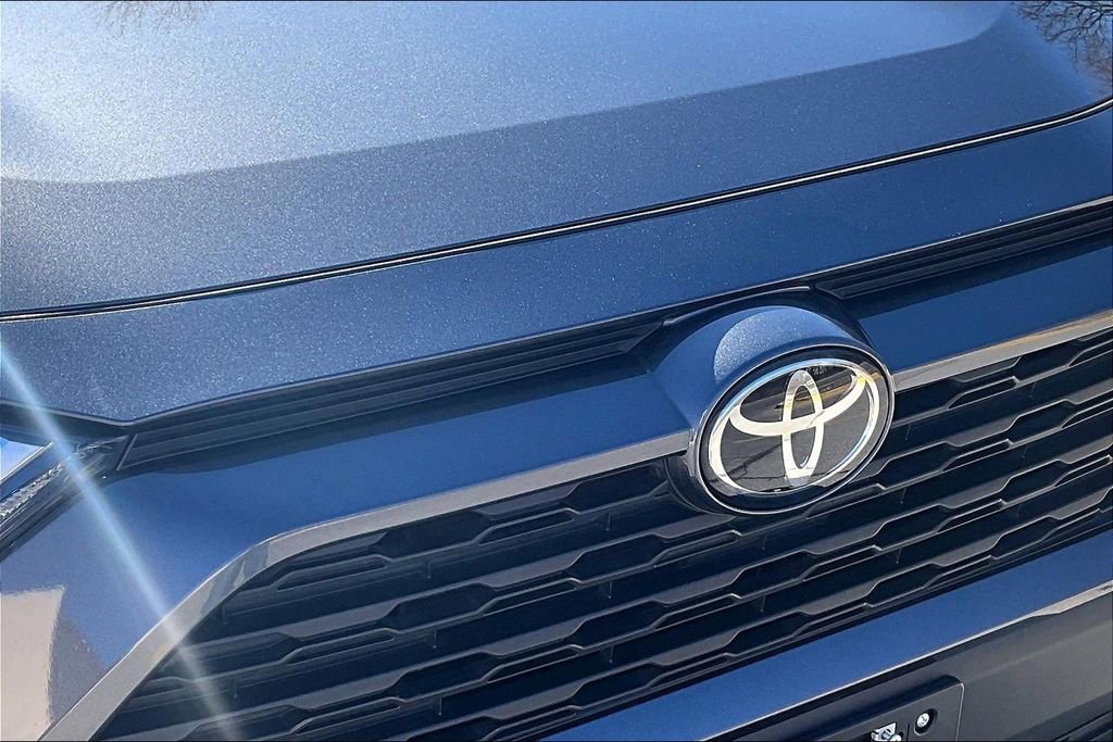 Used 2023 Toyota RAV4 XLE image 28