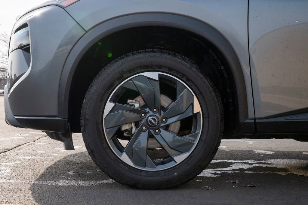 Used 2024 Nissan Rogue SV AWD/4WD image 10