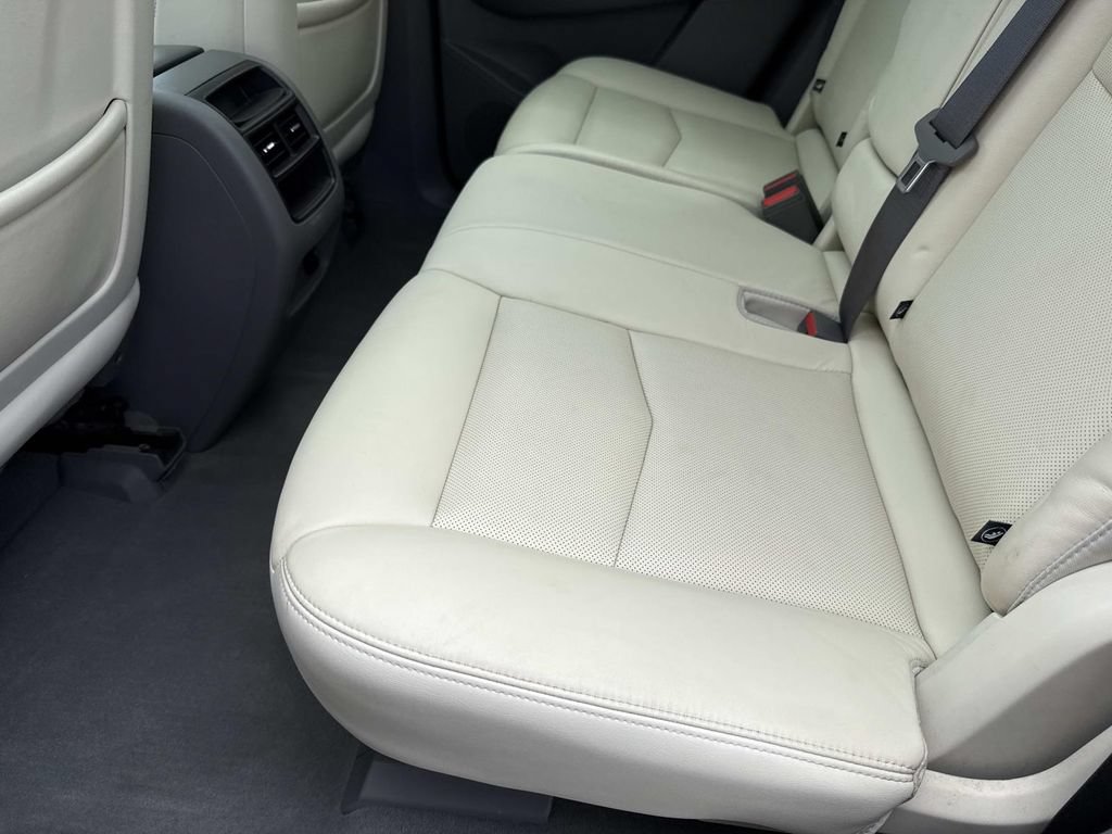Used 2018 Cadillac XT5 Luxury w/ Driver Awareness Package FWD image 15