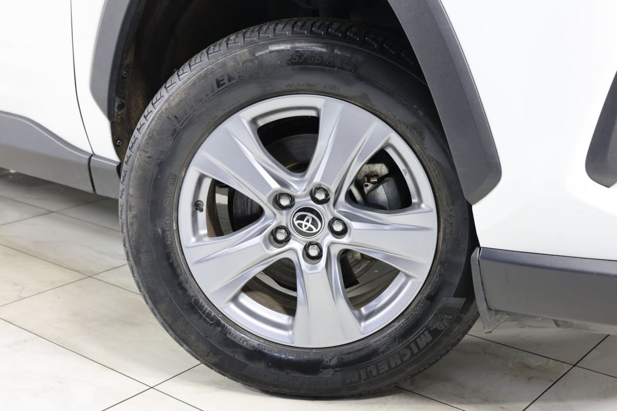 Used 2022 Toyota RAV4 XLE AWD/4WD image 11