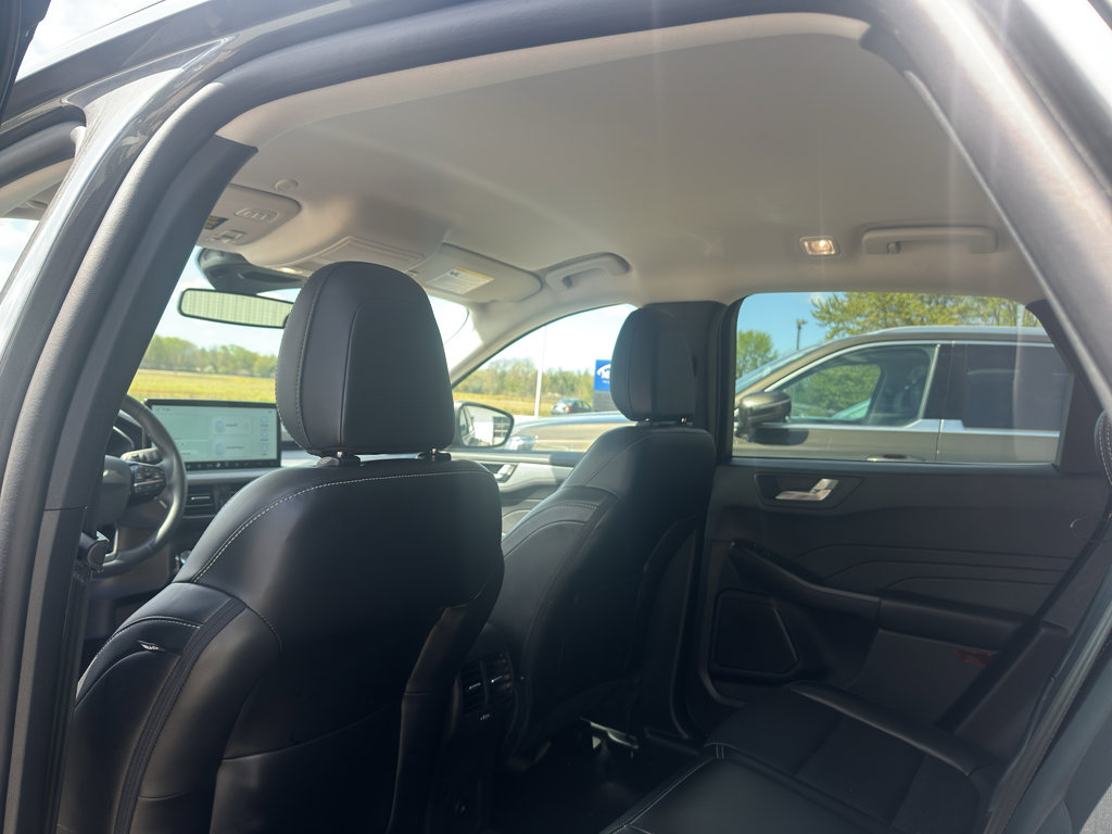 Used 2025 Ford Escape Platinum AWD/4WD image 31