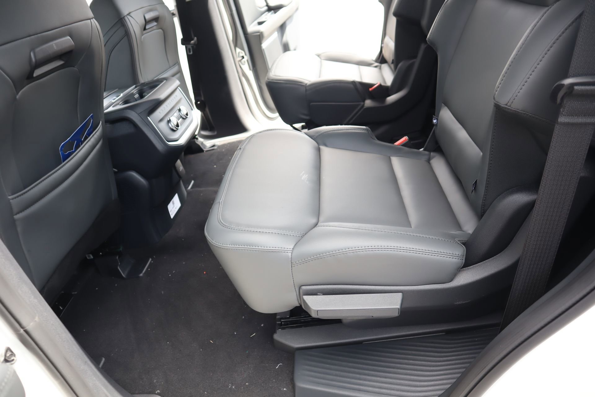 New 2026 Ford Expedition Active AWD/4WD image 13