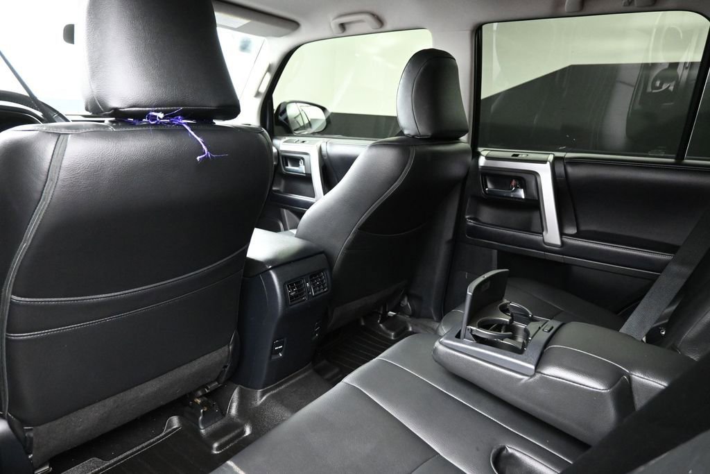 Used 2018 Toyota 4Runner SR5 AWD/4WD image 28