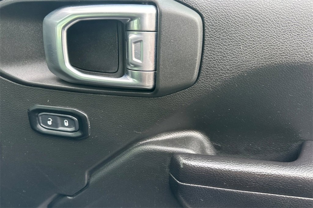 Used 2024 Jeep Wrangler Unlimited image 21