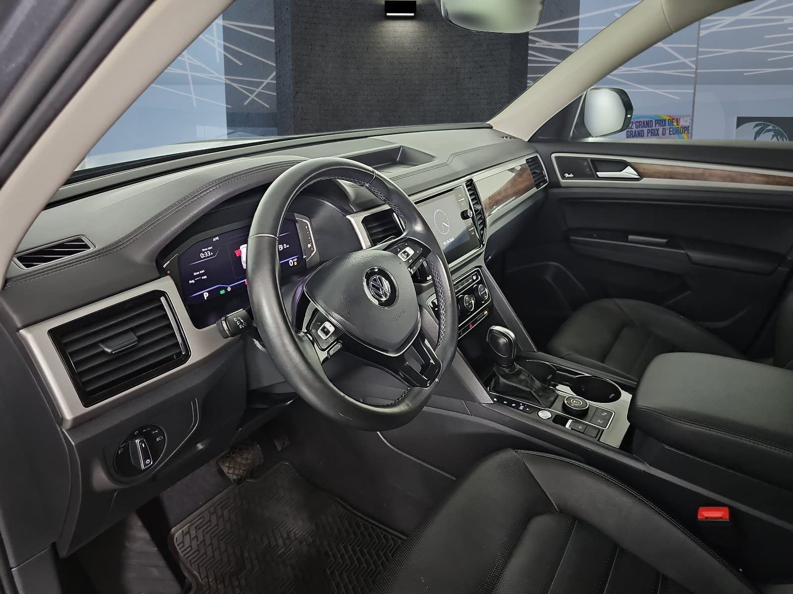 Used 2020 Volkswagen Atlas SEL R-Line AWD/4WD image 18