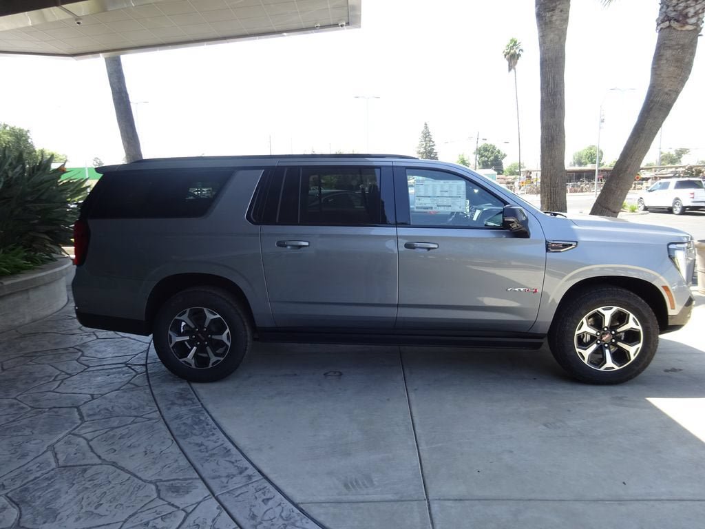New 2026 GMC Yukon XL AT4 w/ AT4 Premium Plus Package AWD/4WD image 8