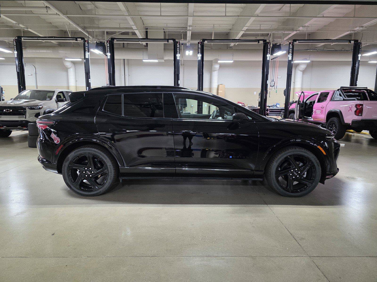 Used 2024 Chevrolet Equinox EV RS FWD image 8