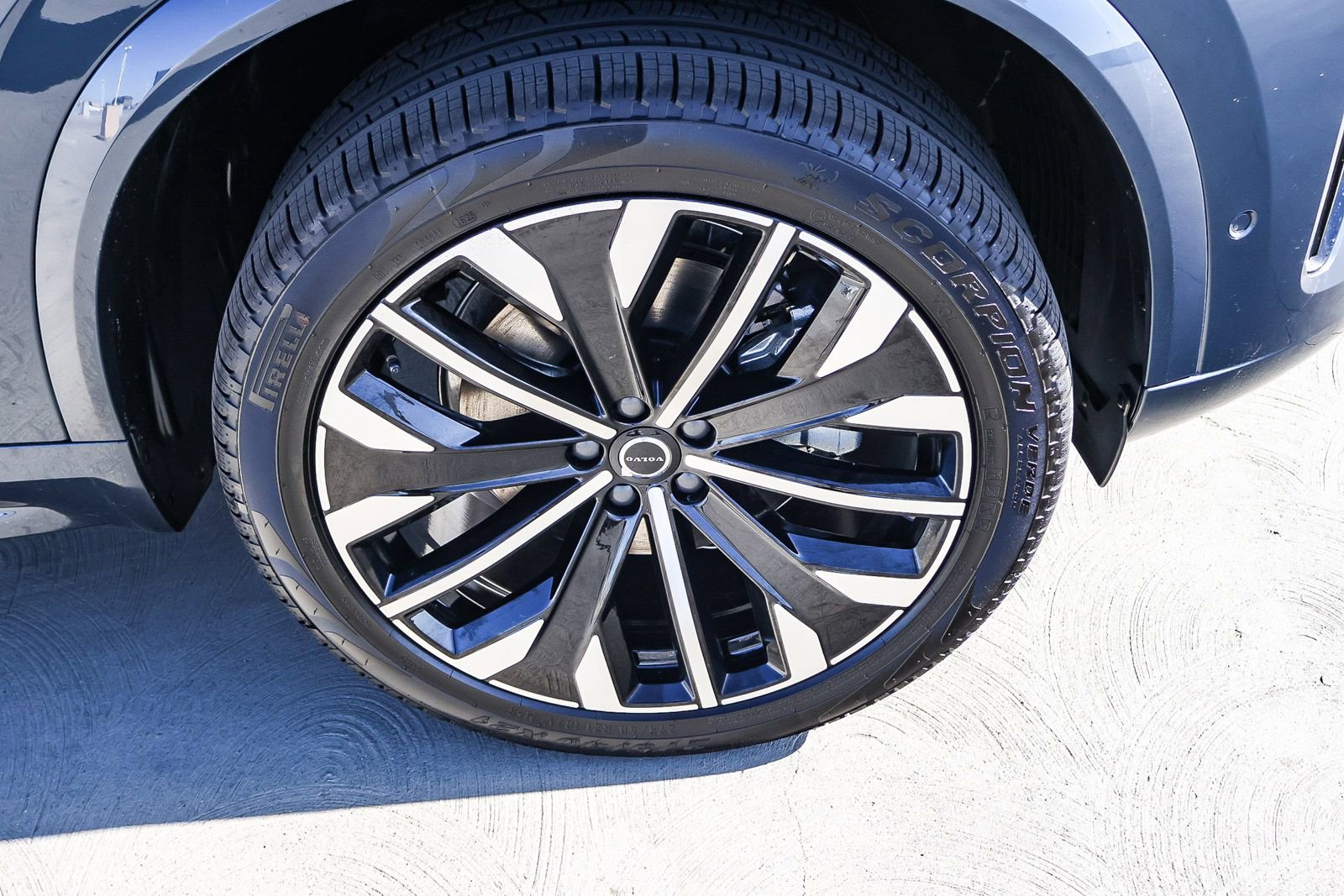 New 2026 Volvo XC90 B6 Ultra w/ Protection Package image 15