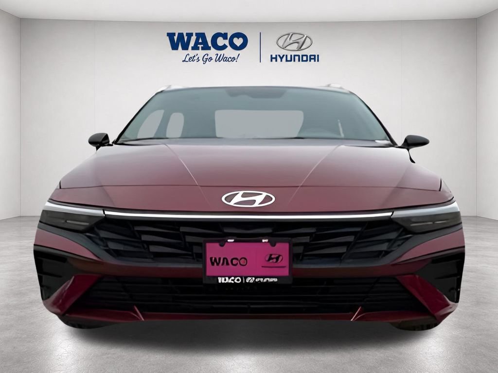 Used 2025 Hyundai Elantra Sport FWD image 2