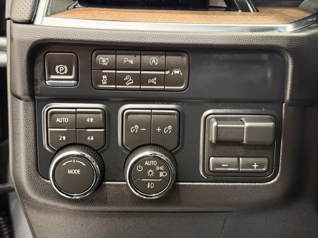 Used 2026 Chevrolet Suburban High Country w/ Sun And Tow Package AWD/4WD image 37