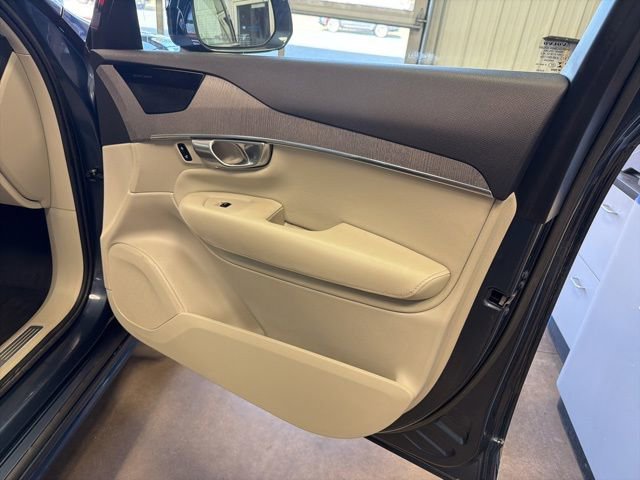Used 2023 Volvo XC90 B5 Plus w/ Protection Package Premier image 24