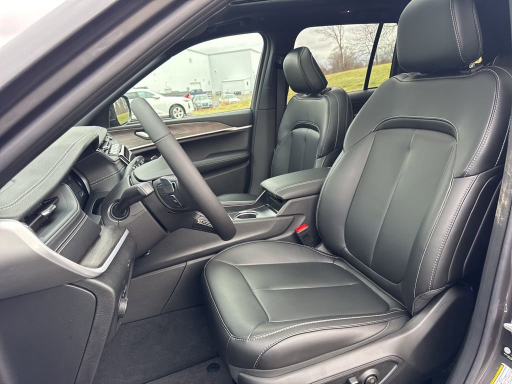 New 2025 Jeep Grand Cherokee Limited image 3