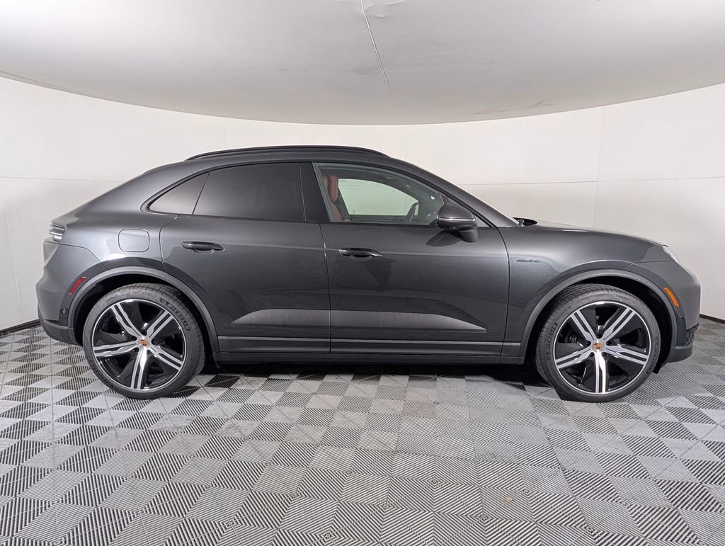 New 2026 Porsche Macan 4 Electric AWD/4WD image 9