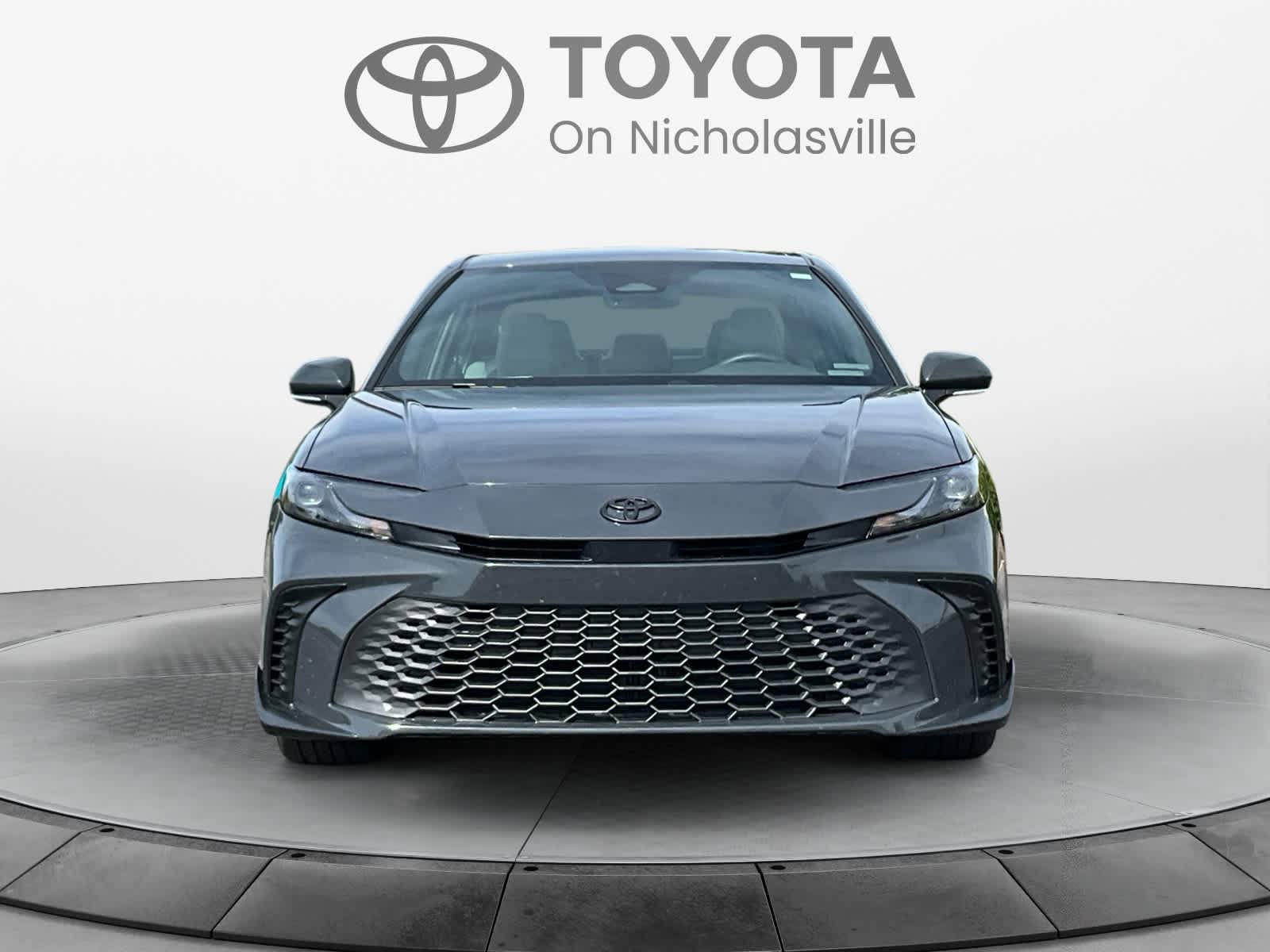 Used 2025 Toyota Camry SE w/ Convenience Package FWD image 9