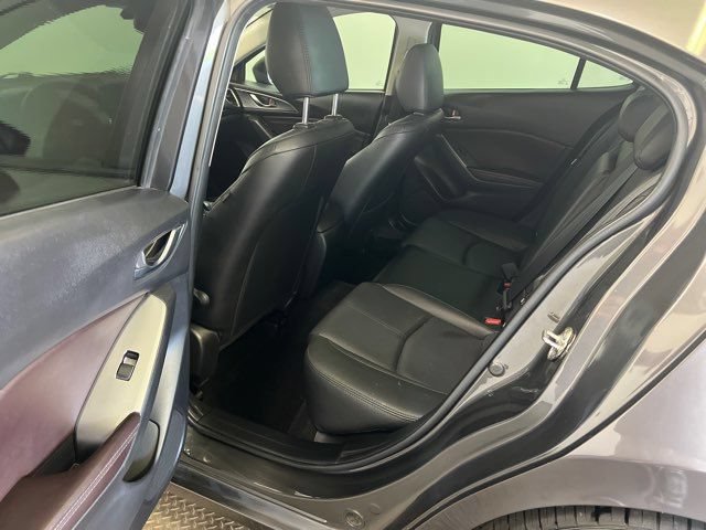 Used 2018 MAZDA MAZDA3 Grand Touring w/ Premium Equipment Package FWD image 9