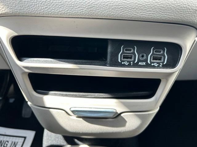 Used 2023 Chrysler Pacifica Touring-L FWD image 33