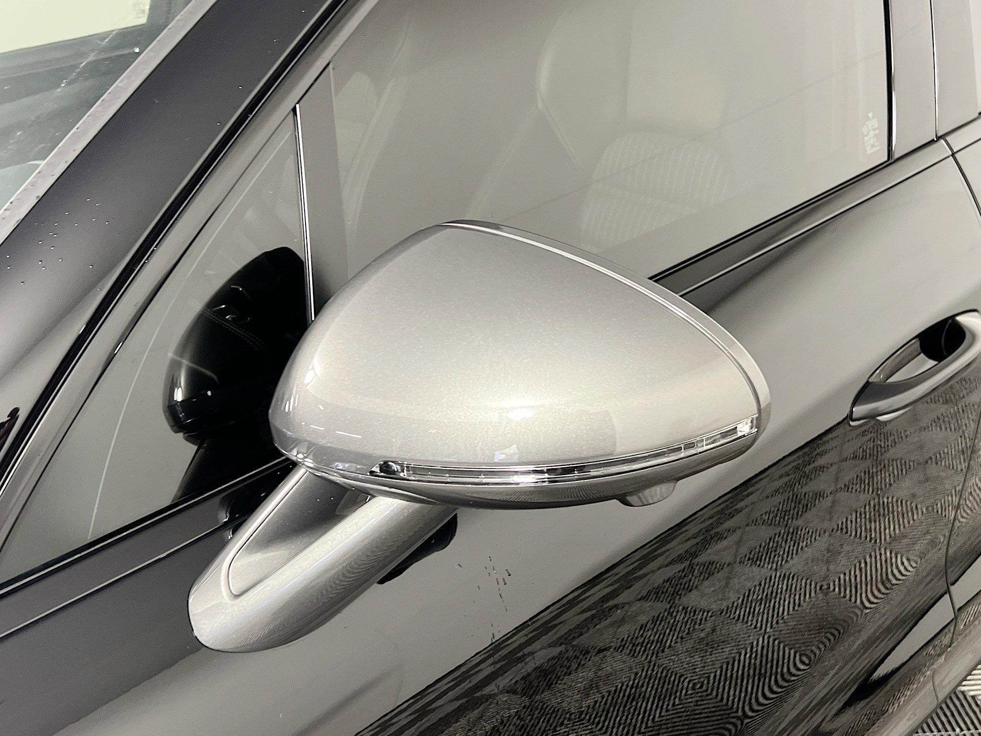 Used 2025 Porsche Macan Turbo image 13