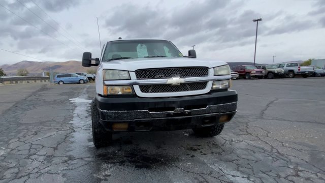 Used 2004 Chevrolet Silverado 3500 4x4 Crew Cab w/ Heavy-Duty Power Package image 3