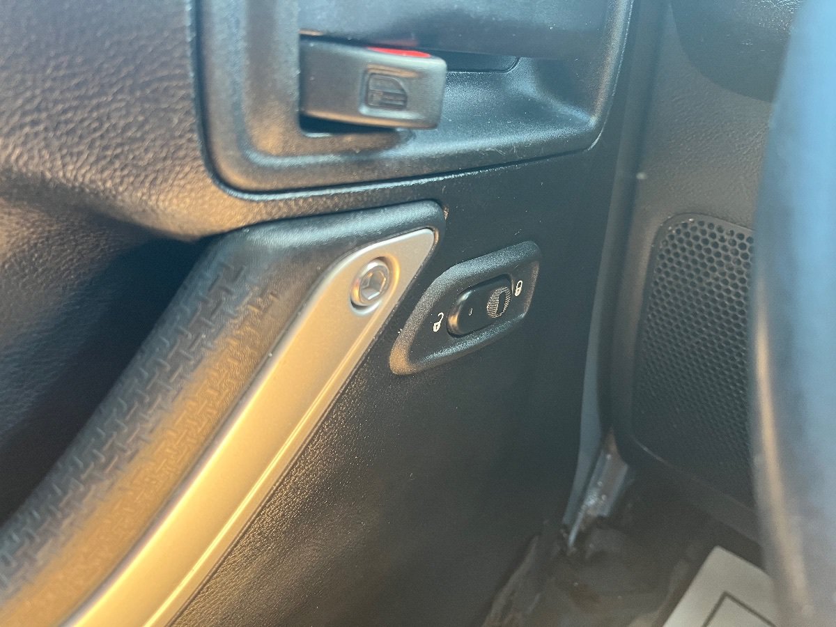 Used 2018 Jeep Wrangler Unlimited Sahara w/ Connectivity Group AWD/4WD image 20