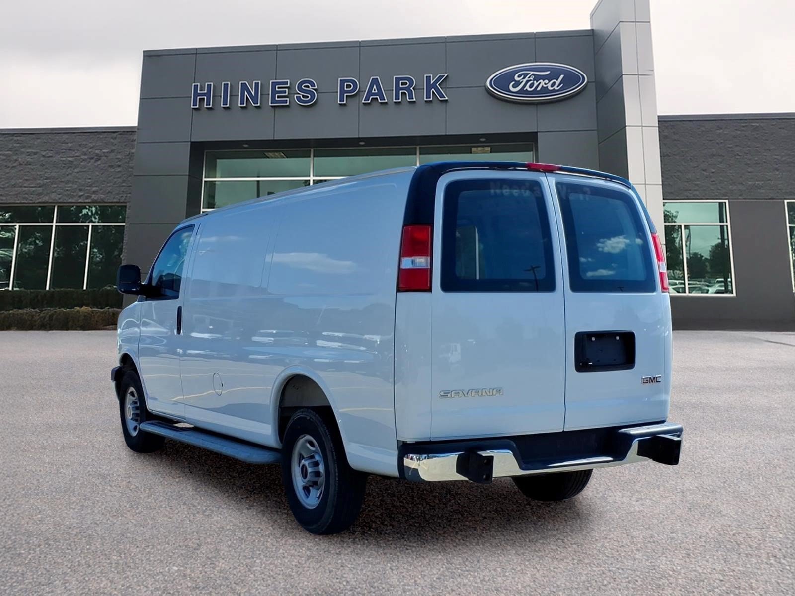 Used 2025 GMC Savana 2500 w/ Driver Convenience Package RWD image 5