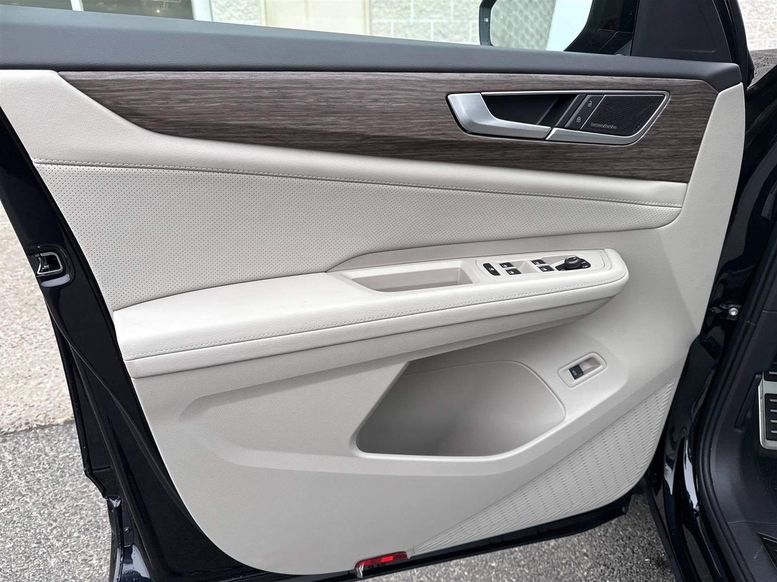 New 2025 Volkswagen Atlas SEL Premium R-Line image 13