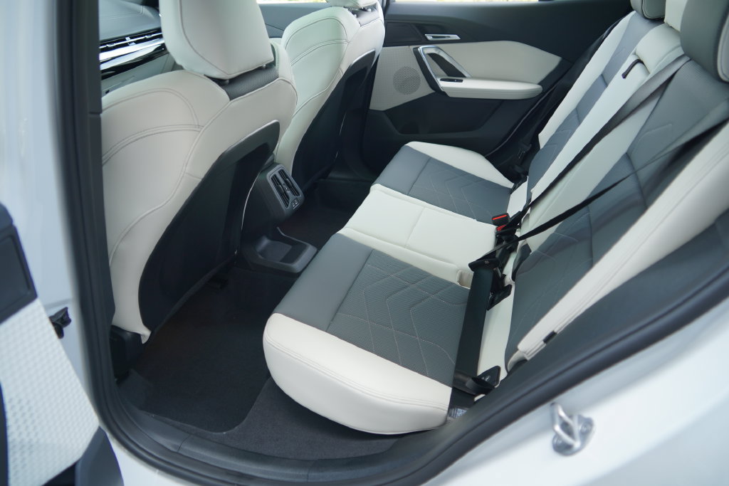 New 2027 BMW X2 xDrive28i AWD/4WD image 31