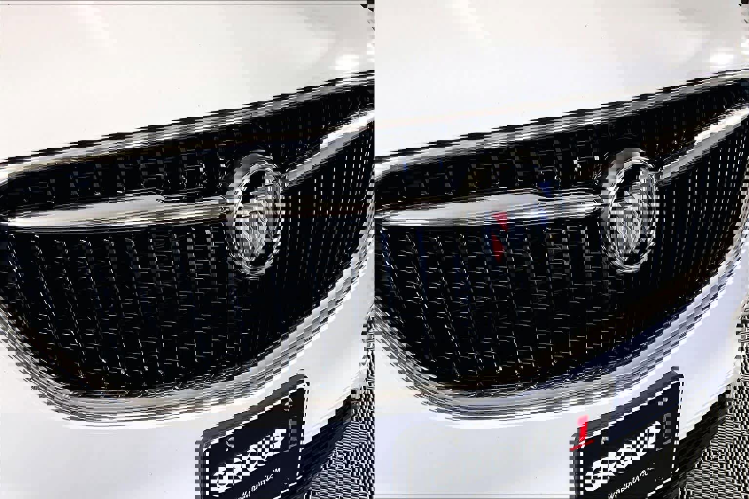 Used 2018 Buick Enclave Essence FWD image 26