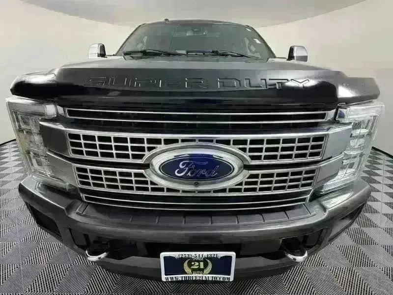Used 2018 Ford F350 Platinum w/ Platinum Ultimate Package AWD/4WD image 3
